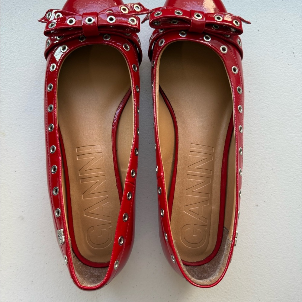 GANNI Eyelets Bow Patent Leather Ballerina Flats